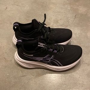 ASICS gel nimbus 26 size 8 like new condition